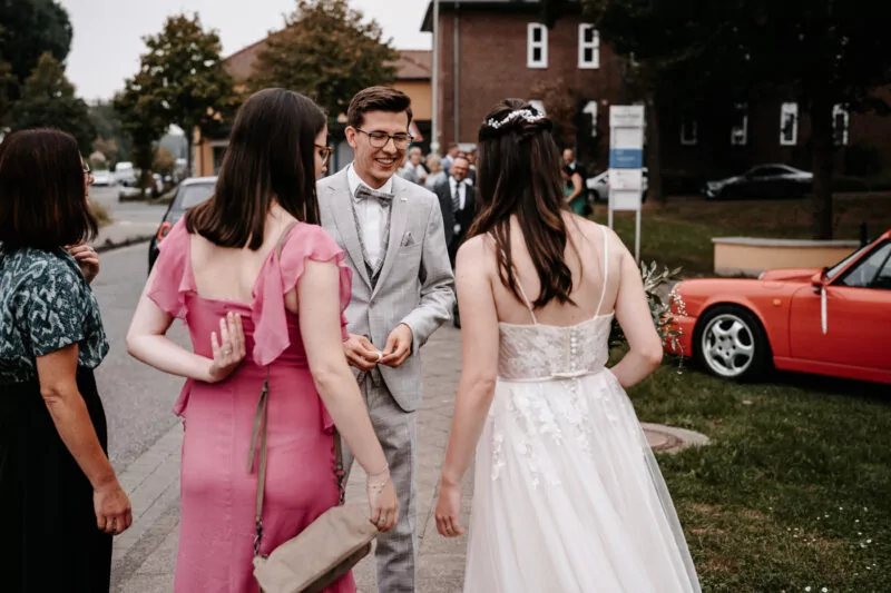 Ankunft der Gäste zur Hochzeit von Franziska und Maik auf Schloss Hülchrath