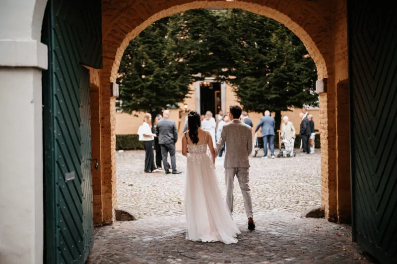 Ankunft der Gäste zur Hochzeit von Franziska und Maik auf Schloss Hülchrath