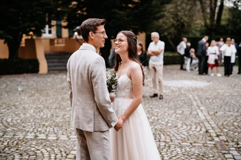 Ankunft der Gäste zur Hochzeit von Franziska und Maik auf Schloss Hülchrath