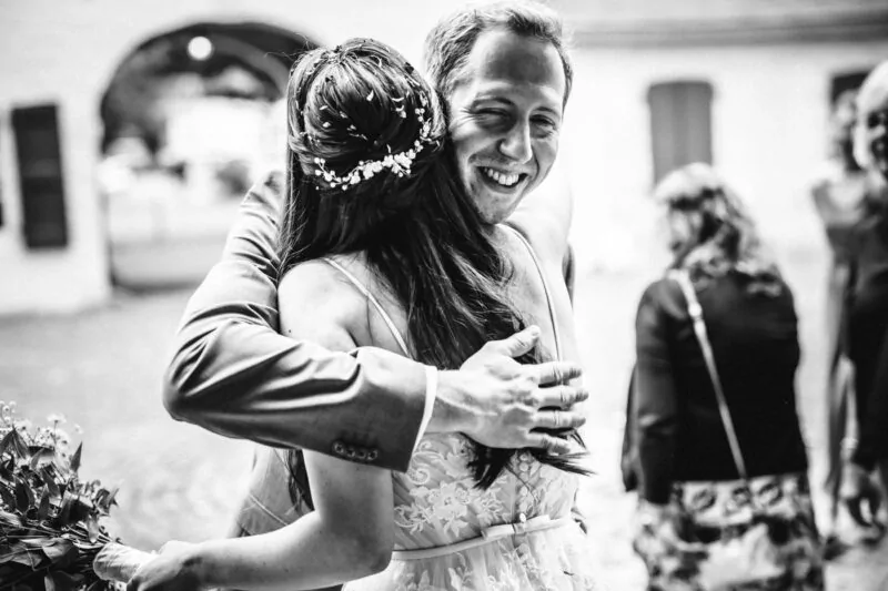 Gratulation nach der Trauung von Franziska und Maik auf Schloss Hülchrath
