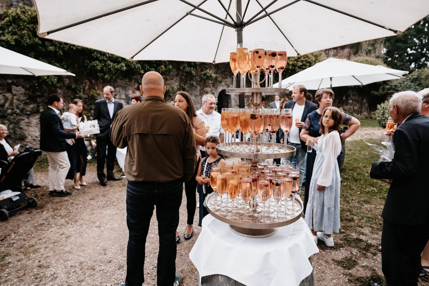 Sektempfang bei der Hochzeit von Franziska und Maik auf Schloss Hülchrath