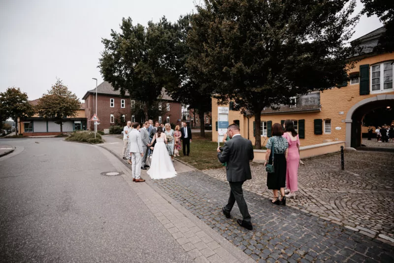 Ankunft der Gäste zur Hochzeit von Franziska und Maik auf Schloss Hülchrath