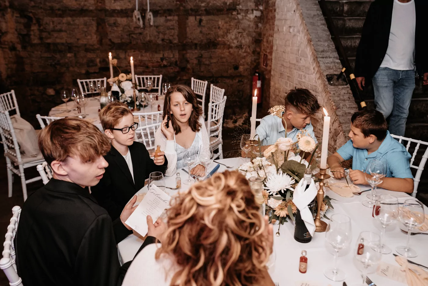 Gaeste und Freunde auf der Hochzeit von Franziska und Maik auf Schloss Hülchrath