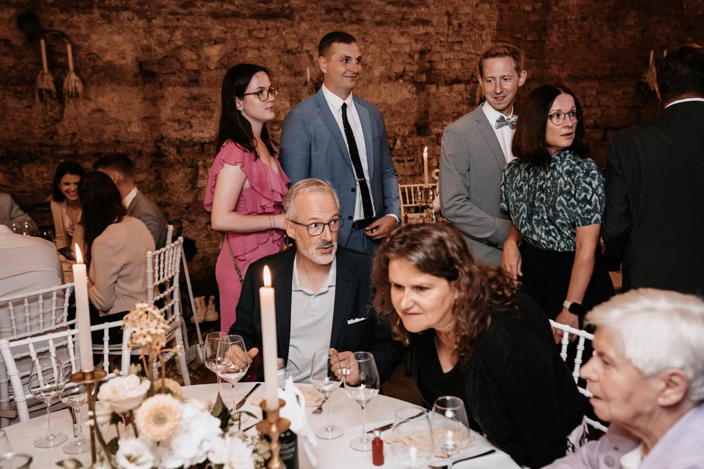Gaeste und Freunde auf der Hochzeit von Franziska und Maik auf Schloss Hülchrath