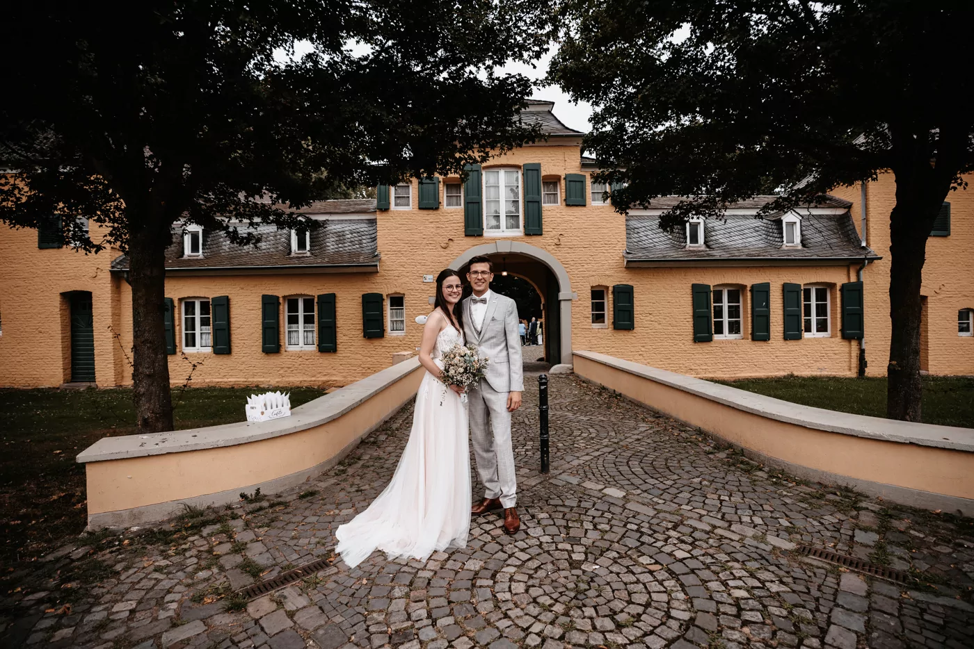 Ankunft der Gäste zur Hochzeit von Franziska und Maik auf Schloss Hülchrath
