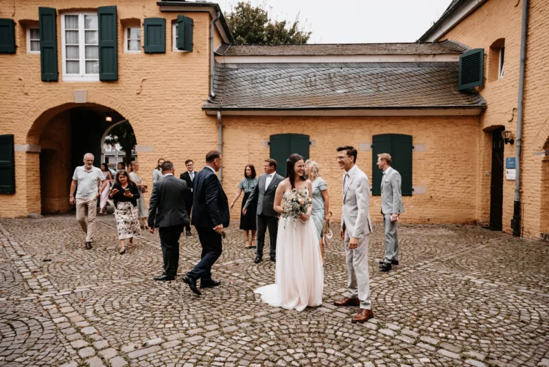 Ankunft der Gäste zur Hochzeit von Franziska und Maik auf Schloss Hülchrath