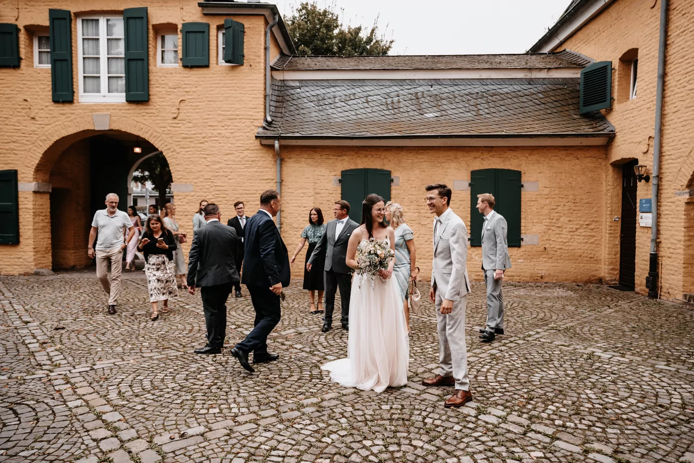 Ankunft der Gäste zur Hochzeit von Franziska und Maik auf Schloss Hülchrath