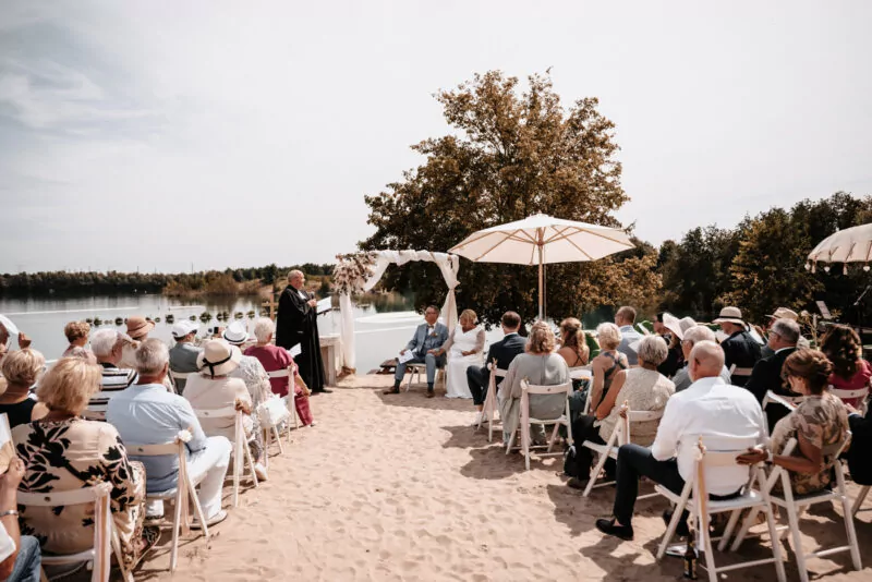 Trauung von Iris und Daniel am Wakebeach 257