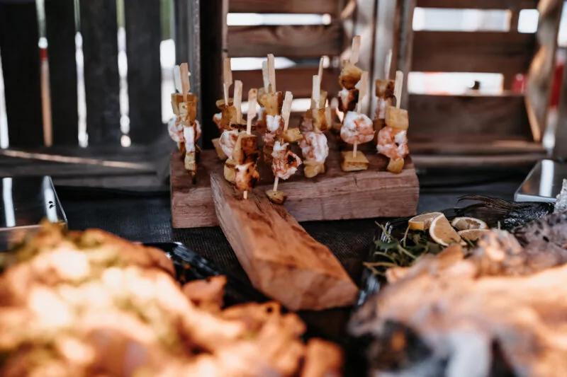 Abendessen und Buffet bei der Hochzeit von Iris und Daniel am Wakebeach 257