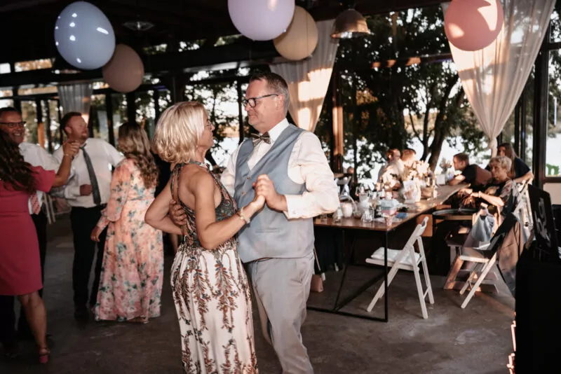 Hochzeitsparty von Iris und Daniel am Wakebeach 257