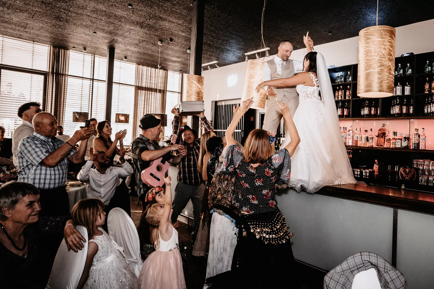 Hochzeitsparty von Isabelle und Daniel in der Pegelbar