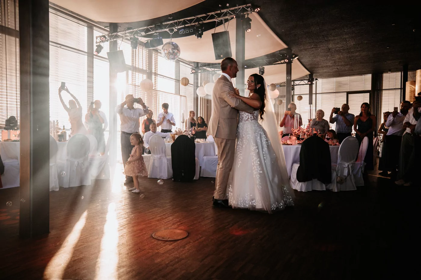 Hochzeitstanz von Isabelle und Daniel in der Pegelbar