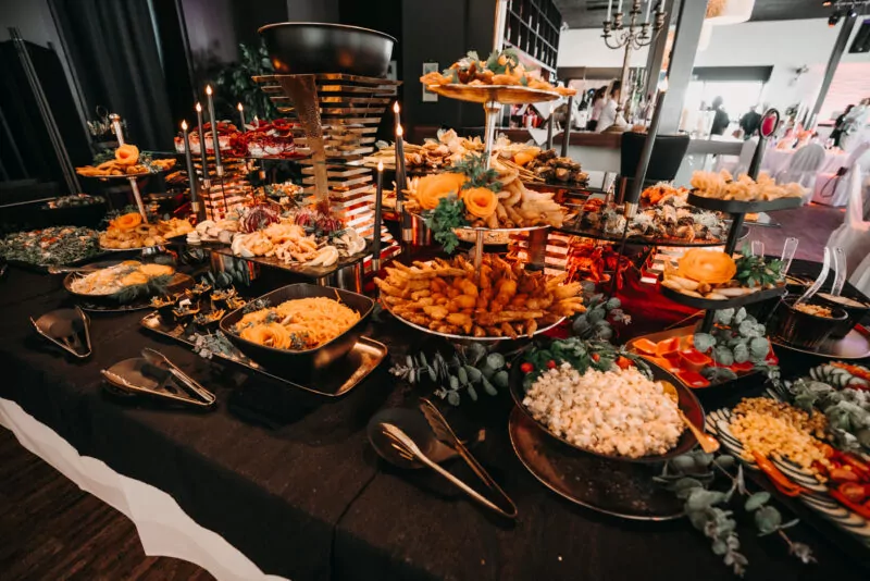 Abendessen und Buffet bei der Hochzeit von Isabelle und Daniel in der Pegelbar