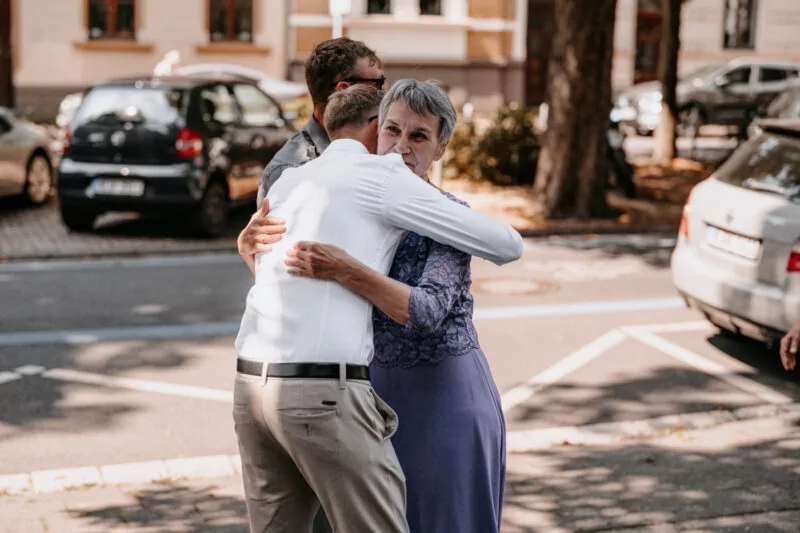 Ankunft der Gäste zur Hochzeit von Isabelle und Daniel in der Pegelbar