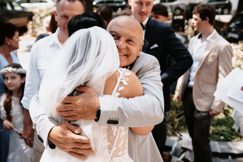 Gratulation nach der Trauung von Isabelle und Daniel in der Pegelbar