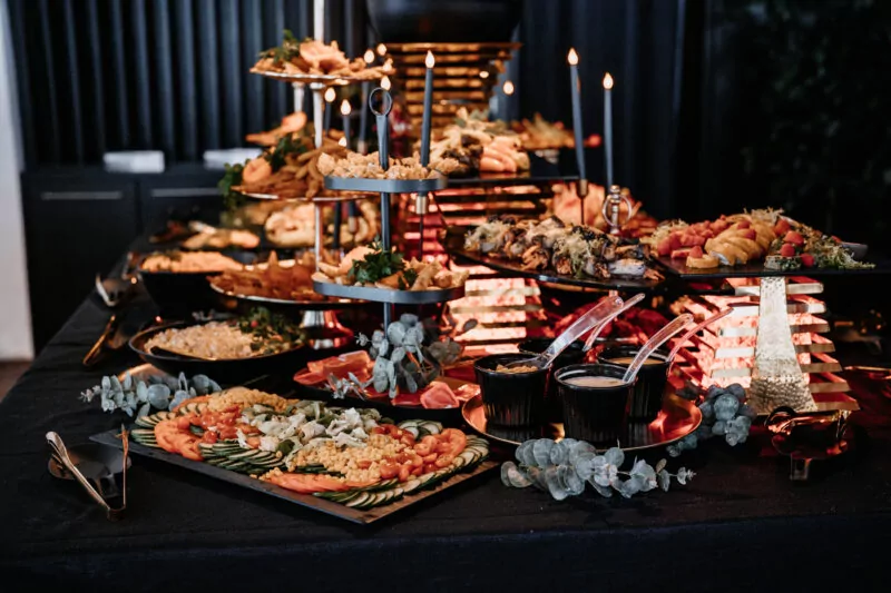 Abendessen und Buffet bei der Hochzeit von Isabelle und Daniel in der Pegelbar