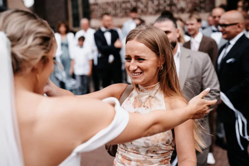 Gratulation nach der Trauung von Laura und Steffen am Am Krickenbecker See