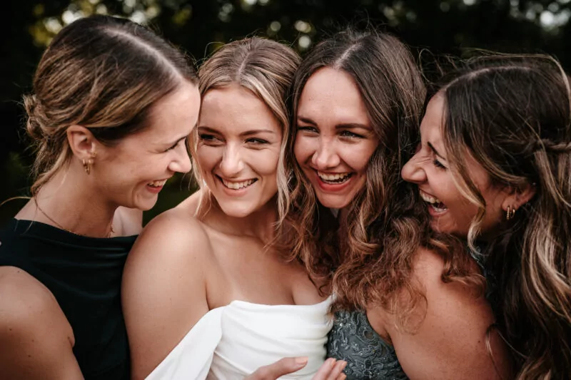 Gaeste und Freunde auf der Hochzeit von Laura und Steffen am Am Krickenbecker See
