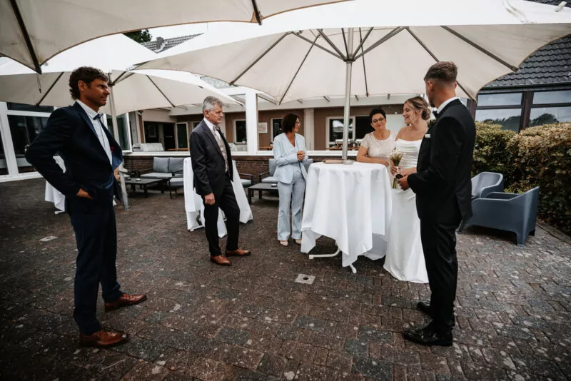 Gratulation nach der Trauung von Laura und Steffen am Am Krickenbecker See