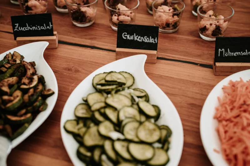 Abendessen und Buffet bei der Hochzeit von Laura und Steffen am Am Krickenbecker See