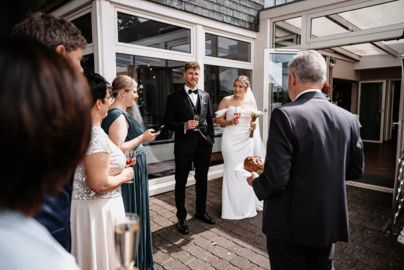Sektempfang bei der Hochzeit von Laura und Steffen am Am Krickenbecker See