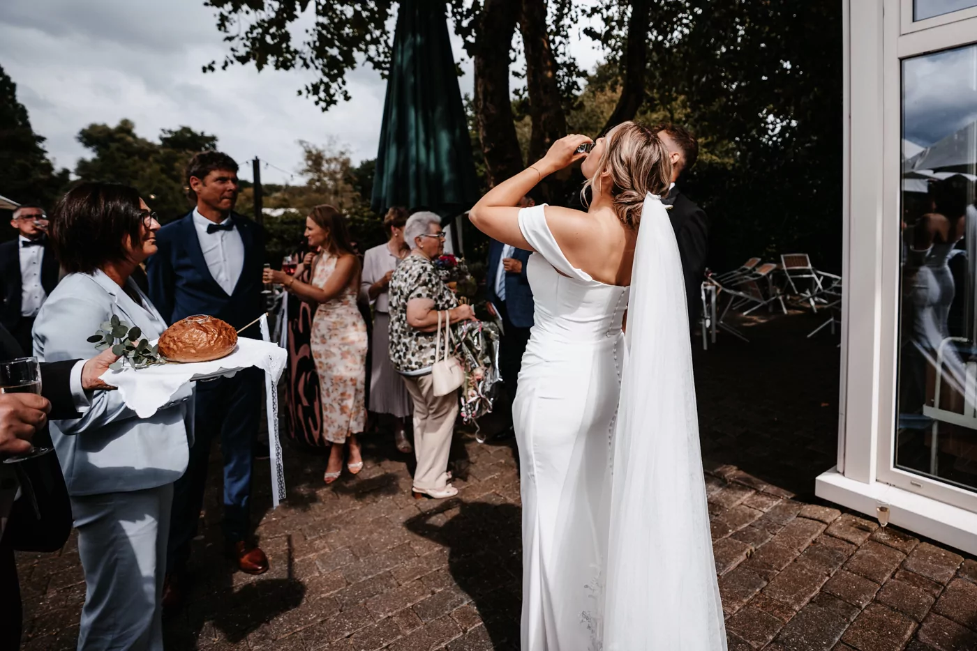 Sektempfang bei der Hochzeit von Laura und Steffen am Am Krickenbecker See