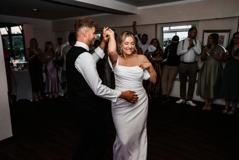 Hochzeitstanz von Laura und Steffen am Am Krickenbecker See