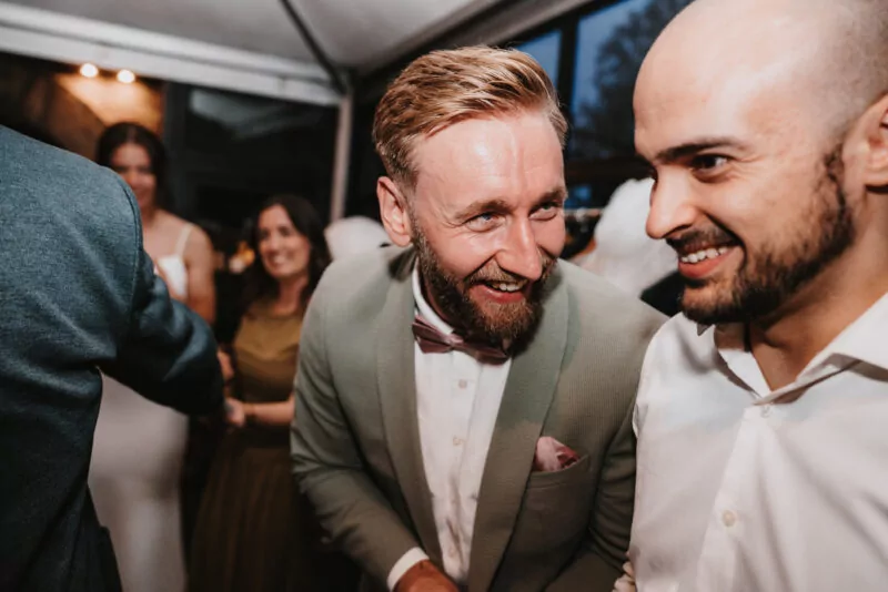 Gaeste und Freunde auf der Hochzeit von Nora und Konstantin auf der Burg Blankenstein