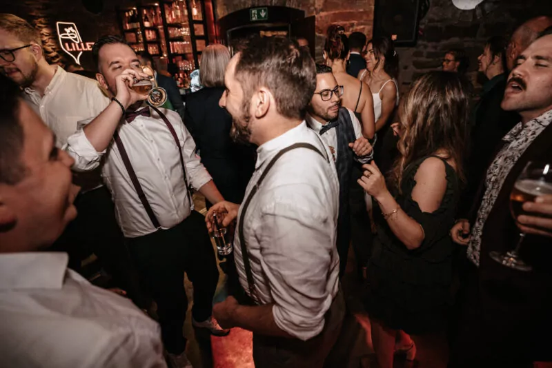 Hochzeitsparty von Nora und Konstantin auf der Burg Blankenstein