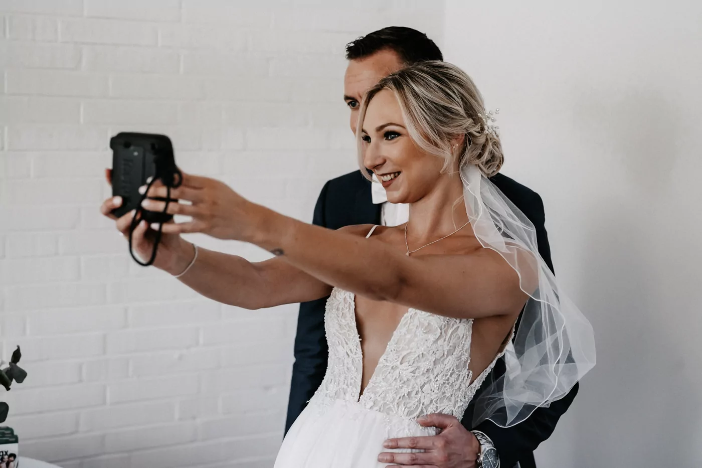 Gaeste und Freunde auf der Hochzeit von Saskia und Jan im Strandbad Lörick