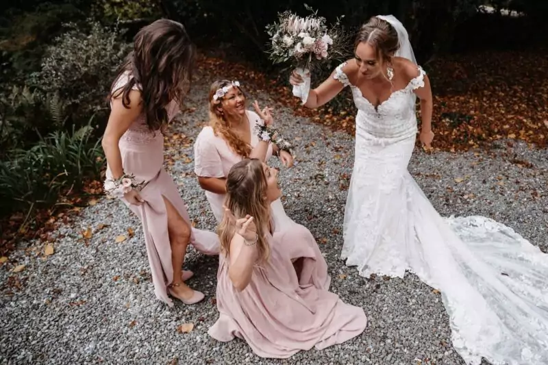 Gaeste und Freunde auf der Hochzeit von Sarah und Stephan auf Marienburg Monheim