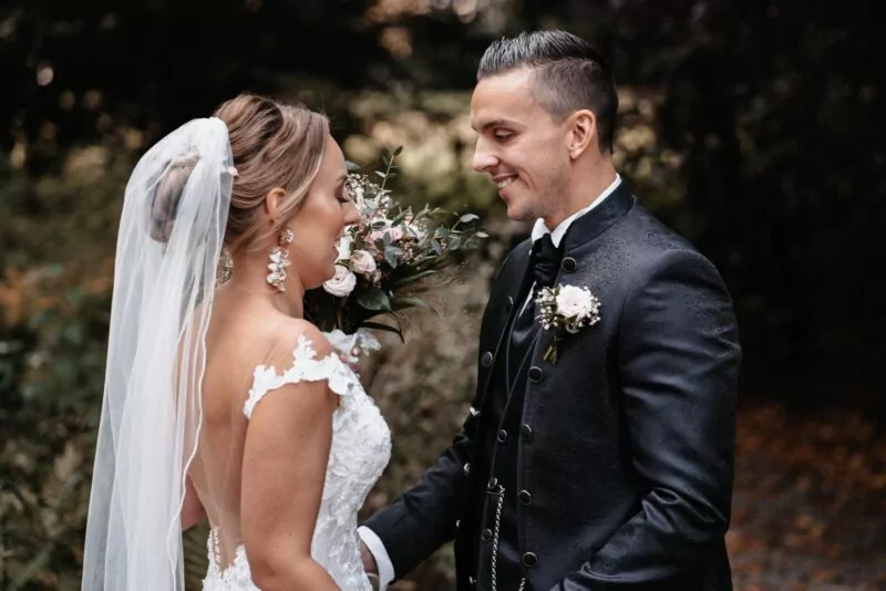 First Look von Sarah und Stephan auf Marienburg Monheim