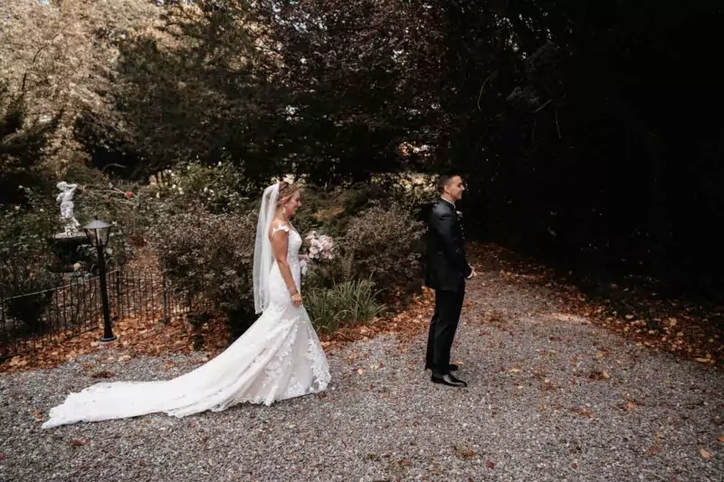 First Look von Sarah und Stephan auf Marienburg Monheim