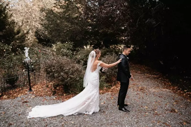 First Look von Sarah und Stephan auf Marienburg Monheim