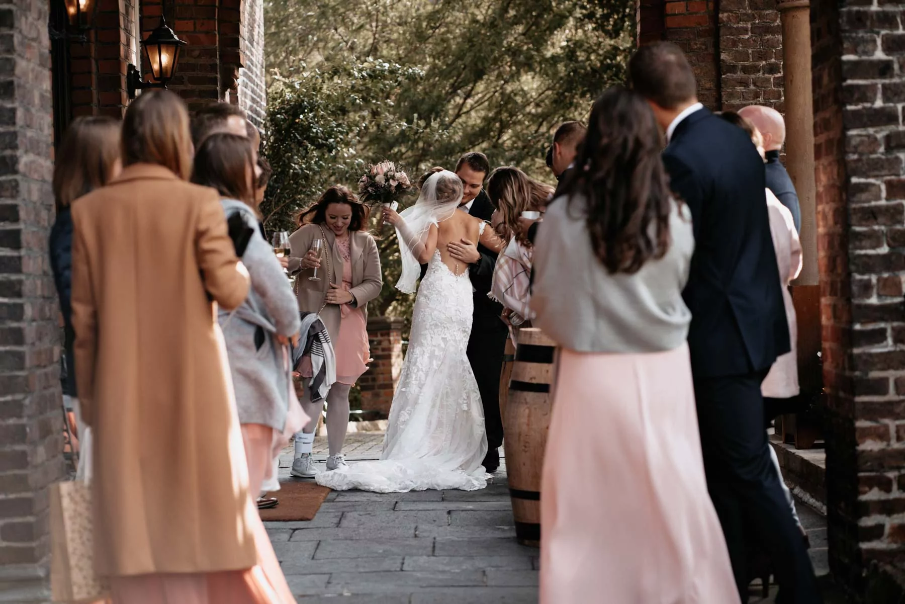 Ankunft der Gäste zur Hochzeit von Sarah und Stephan auf Marienburg Monheim