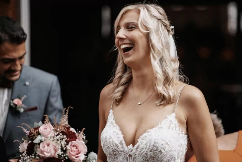 Gratulation nach der Trauung von Janine und Tim auf Gut Diepensiepen