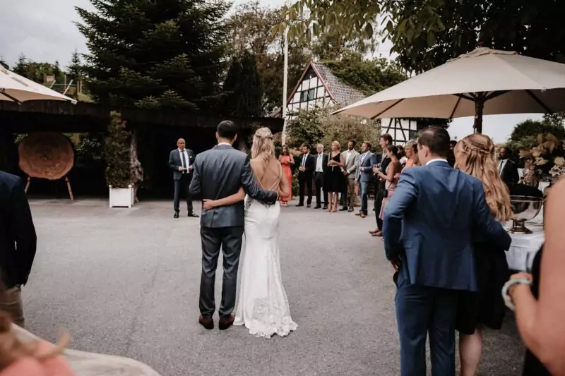 Sektempfang bei der Hochzeit von Janine und Tim auf Gut Diepensiepen