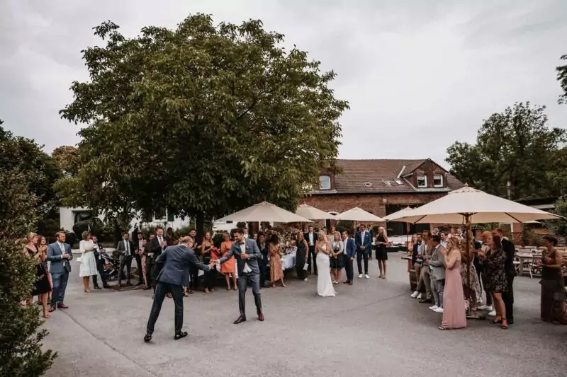 Sektempfang bei der Hochzeit von Janine und Tim auf Gut Diepensiepen