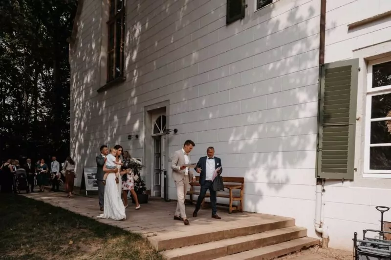Ankunft der Gäste zur Hochzeit von Elena und David im Kloster Bentlage