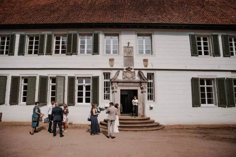 Ankunft der Gäste zur Hochzeit von Elena und David im Kloster Bentlage