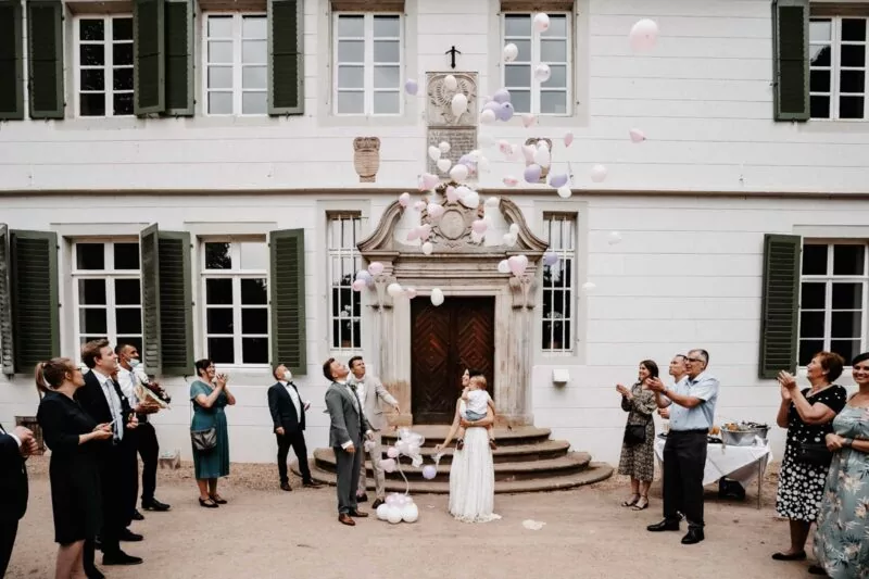 Gratulation nach der Trauung von Elena und David im Kloster Bentlage