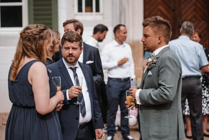 Gratulation nach der Trauung von Elena und David im Kloster Bentlage