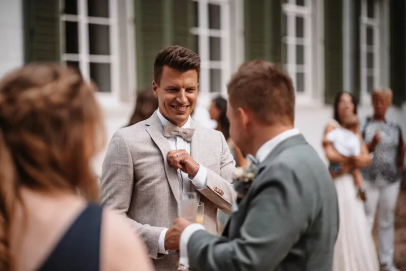 Gratulation nach der Trauung von Elena und David im Kloster Bentlage