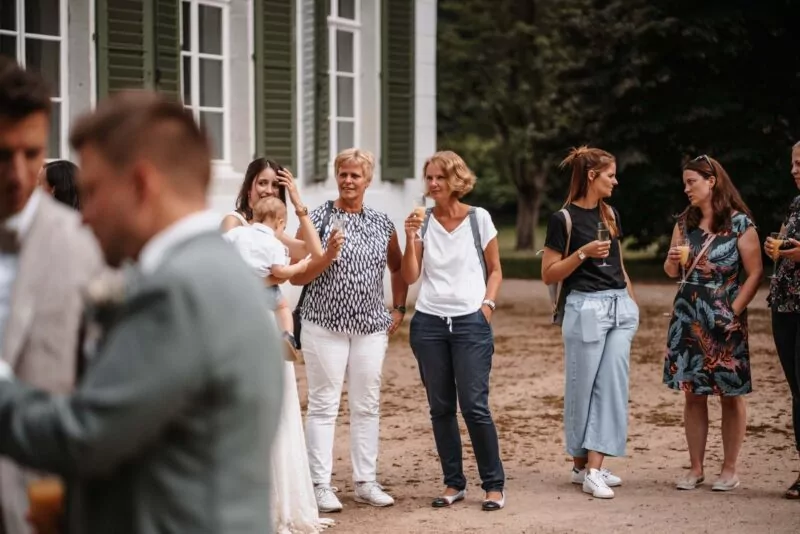 Gratulation nach der Trauung von Elena und David im Kloster Bentlage
