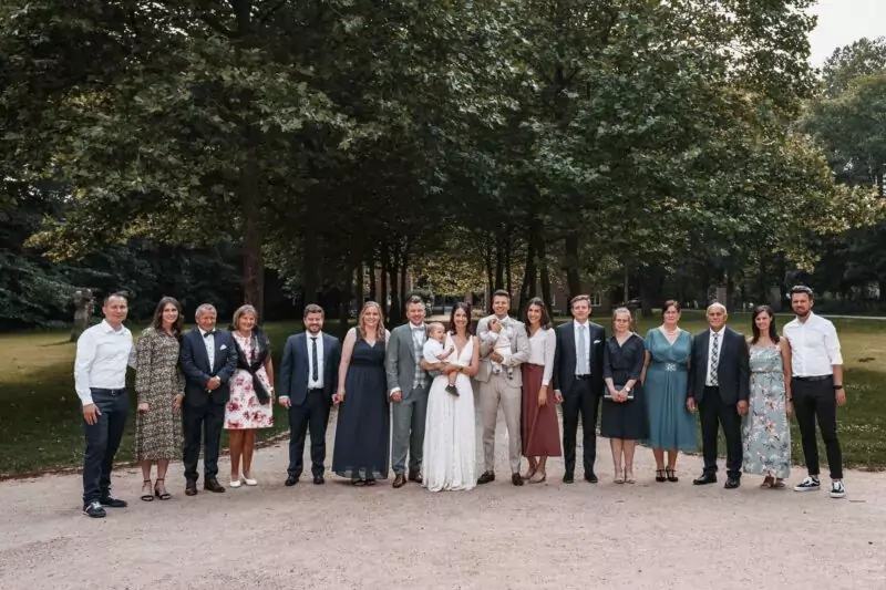 Gratulation nach der Trauung von Elena und David im Kloster Bentlage