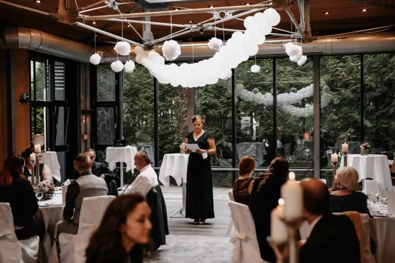 Rede auf der Hochzeit von Liana und Dennis am Elisenturm